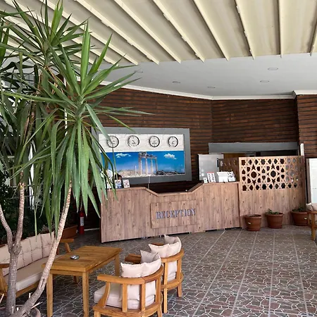 Legend Szálloda Side